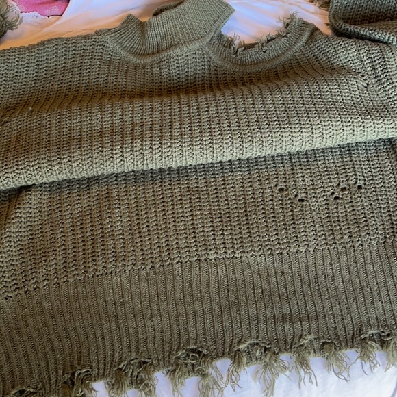 Adorable sweater - Picture 2 of 3